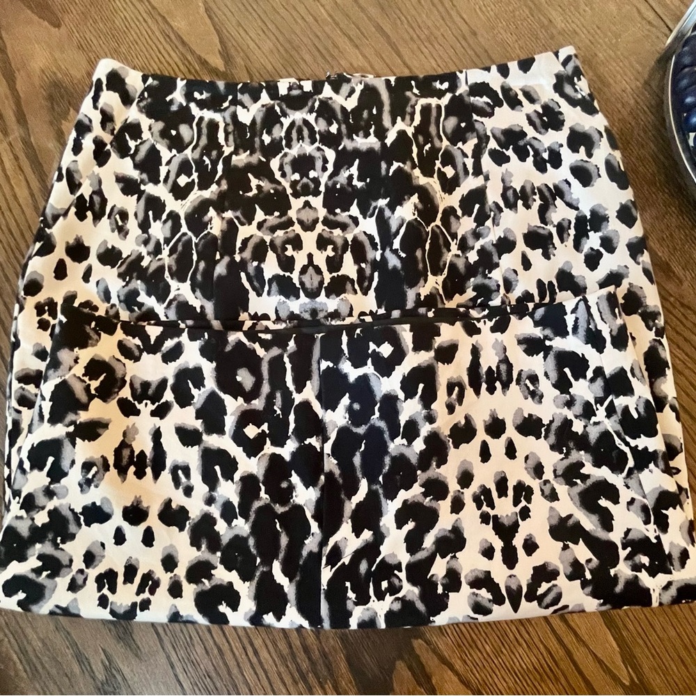 Mossimo, size 4, black/white pencil skirt